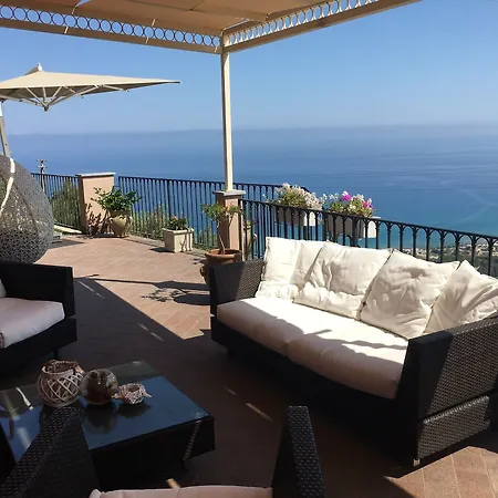 Angela Villa Cefalù
